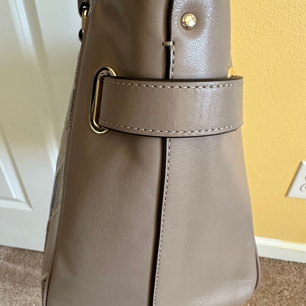Coach Handbag in Lamb Skin Leather - Picture 6 of 16